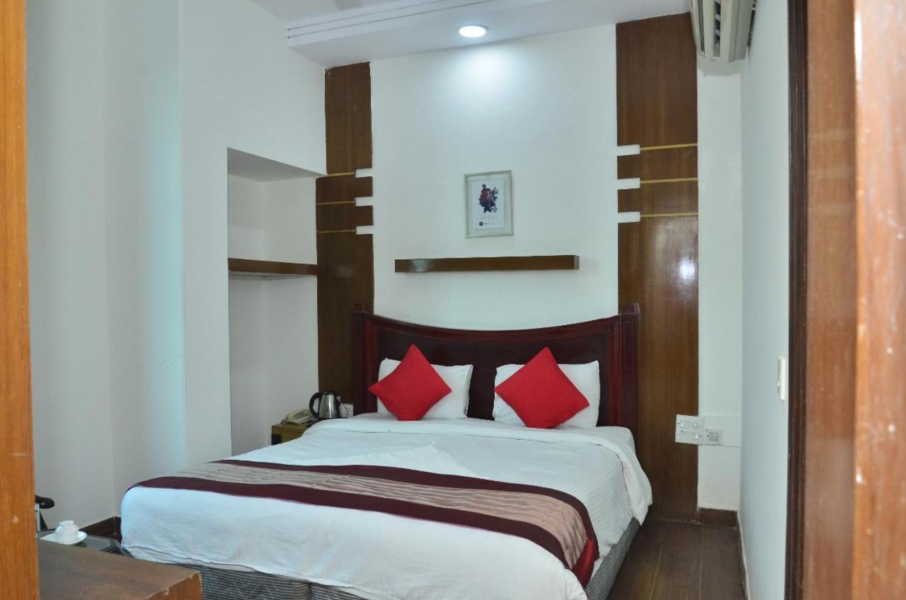 Ddr Hotel Residency Ґурґаон Екстер'єр фото