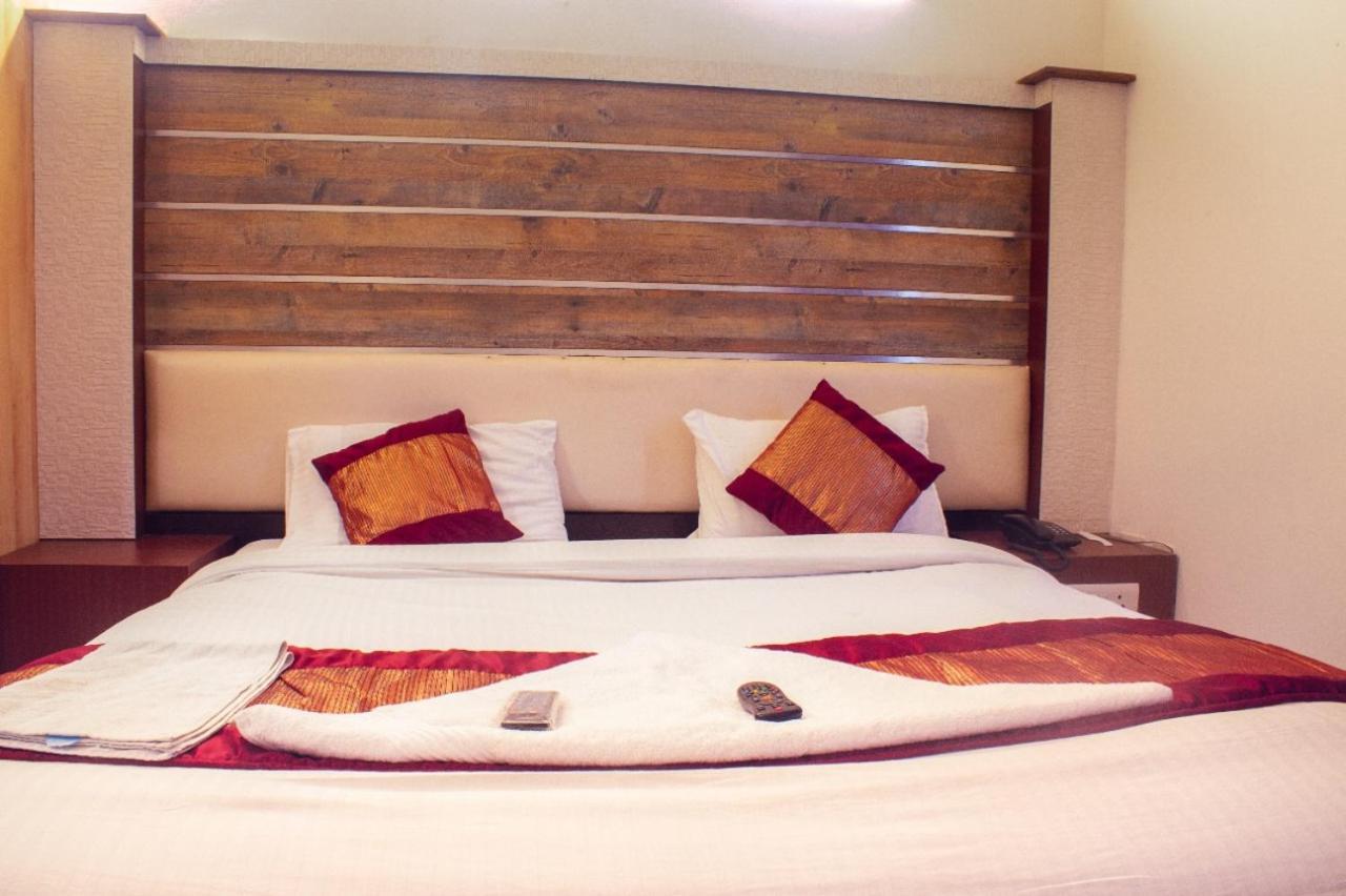 Ddr Hotel Residency Ґурґаон Екстер'єр фото