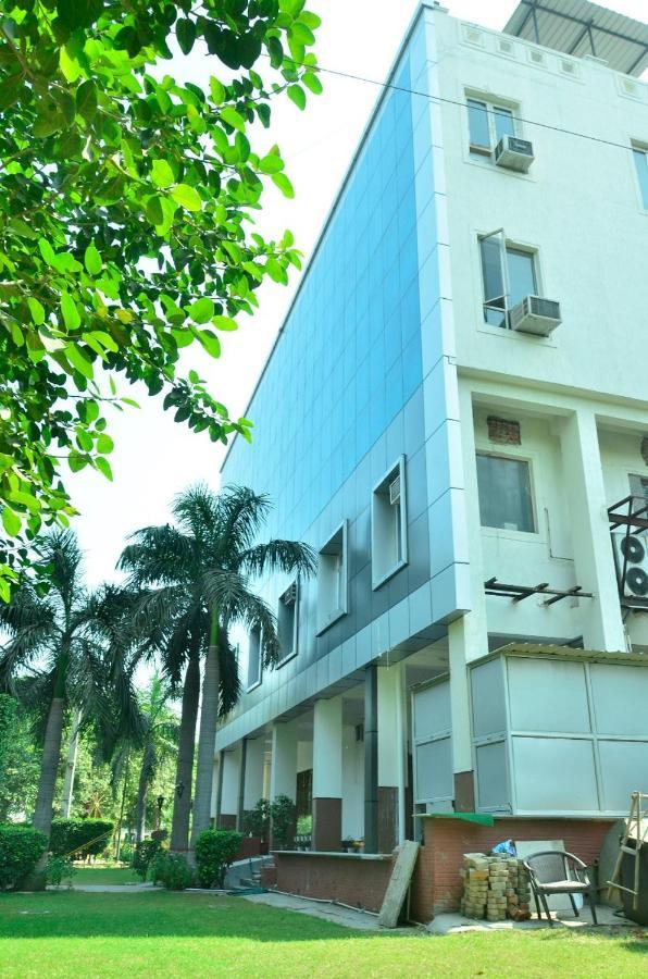 Ddr Hotel Residency Ґурґаон Екстер'єр фото