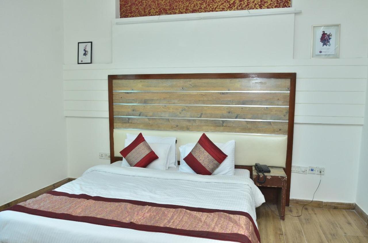 Ddr Hotel Residency Ґурґаон Екстер'єр фото