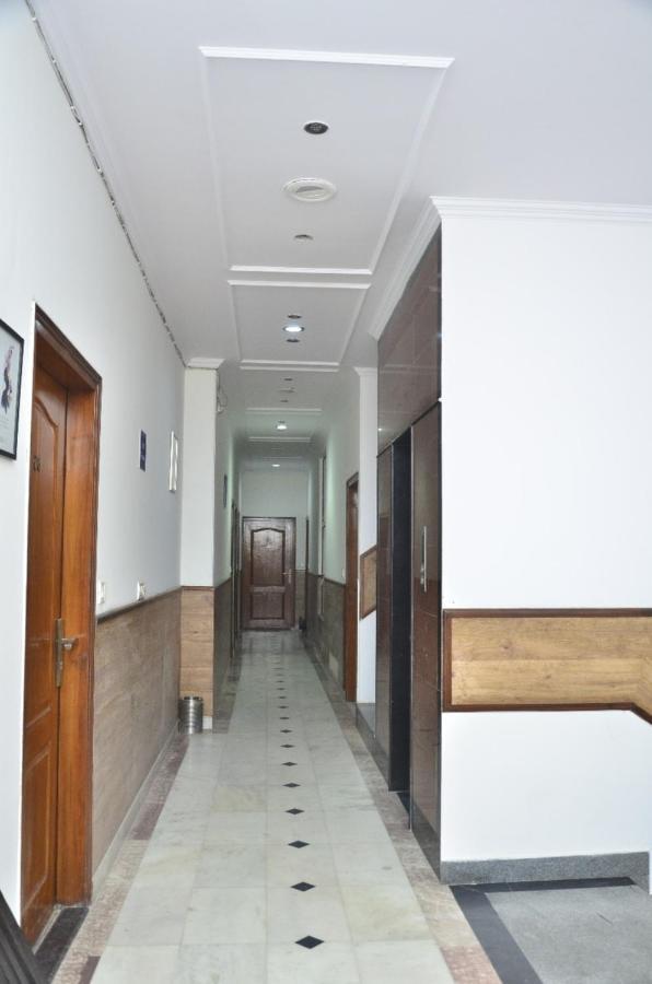 Ddr Hotel Residency Ґурґаон Екстер'єр фото