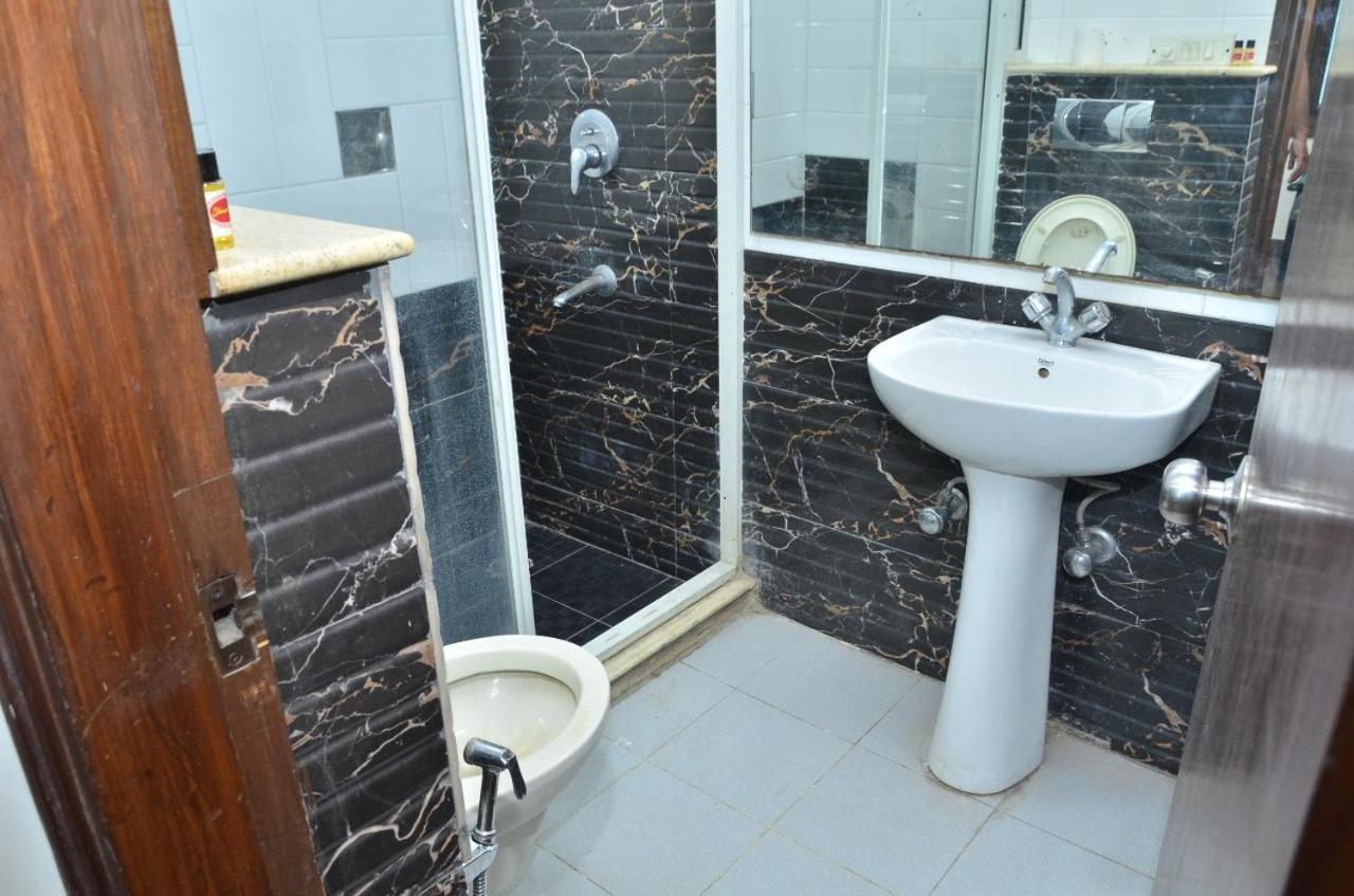 Ddr Hotel Residency Ґурґаон Екстер'єр фото