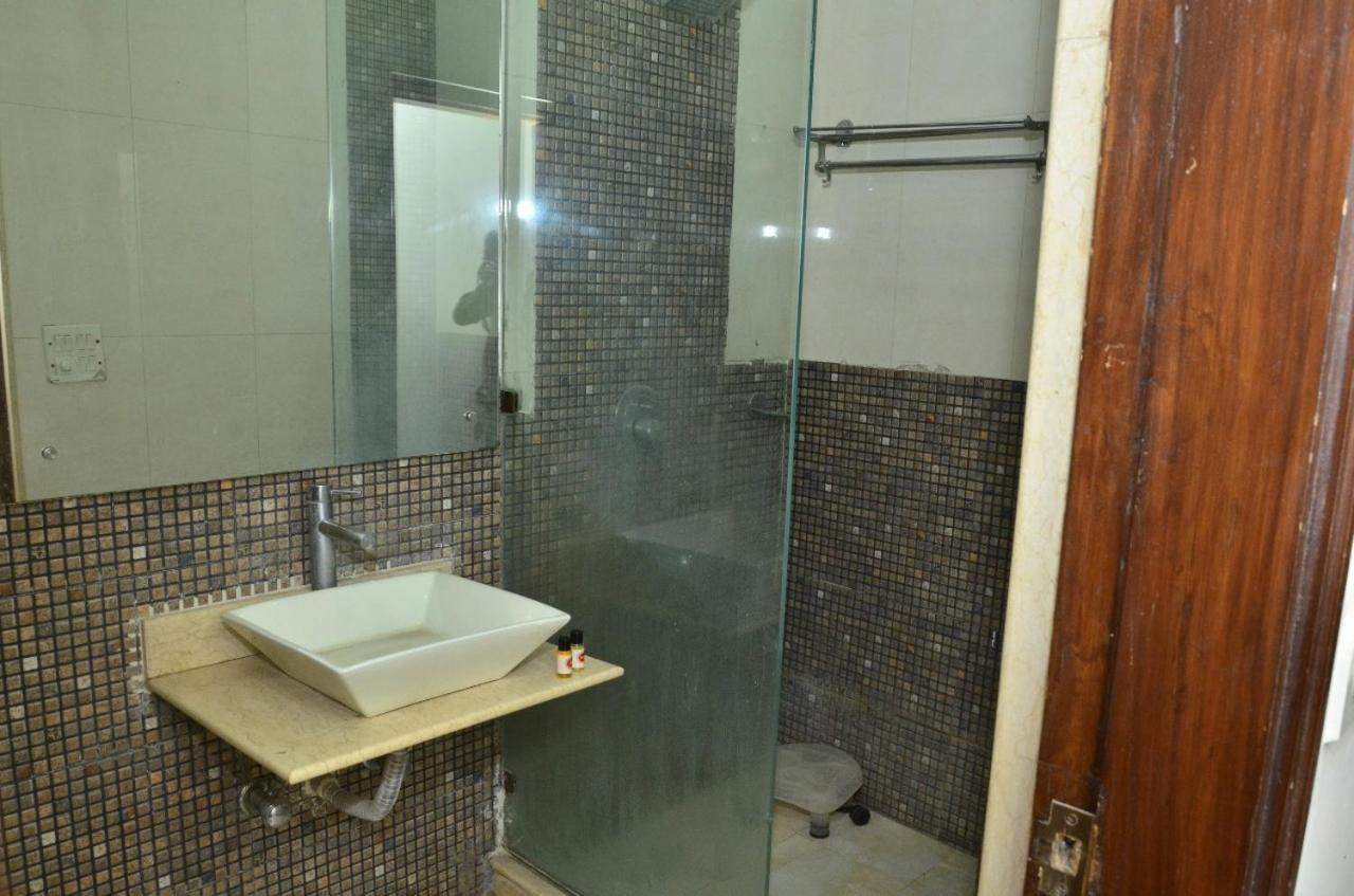 Ddr Hotel Residency Ґурґаон Екстер'єр фото