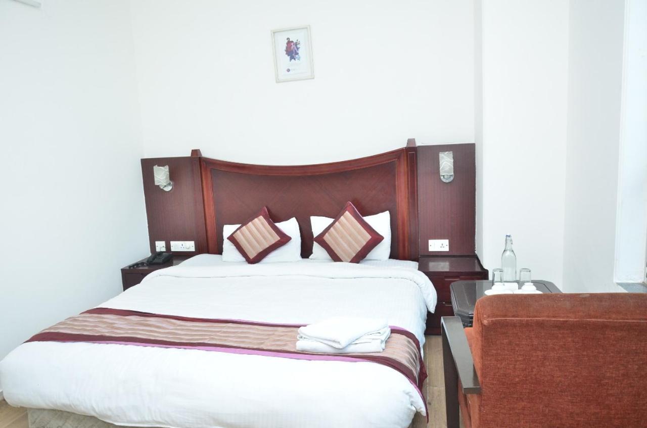 Ddr Hotel Residency Ґурґаон Екстер'єр фото