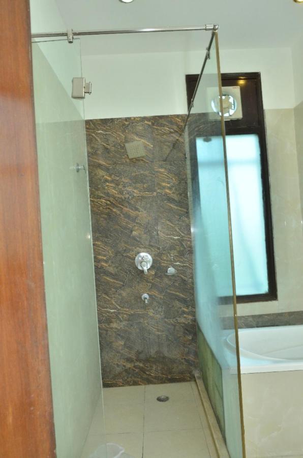 Ddr Hotel Residency Ґурґаон Екстер'єр фото