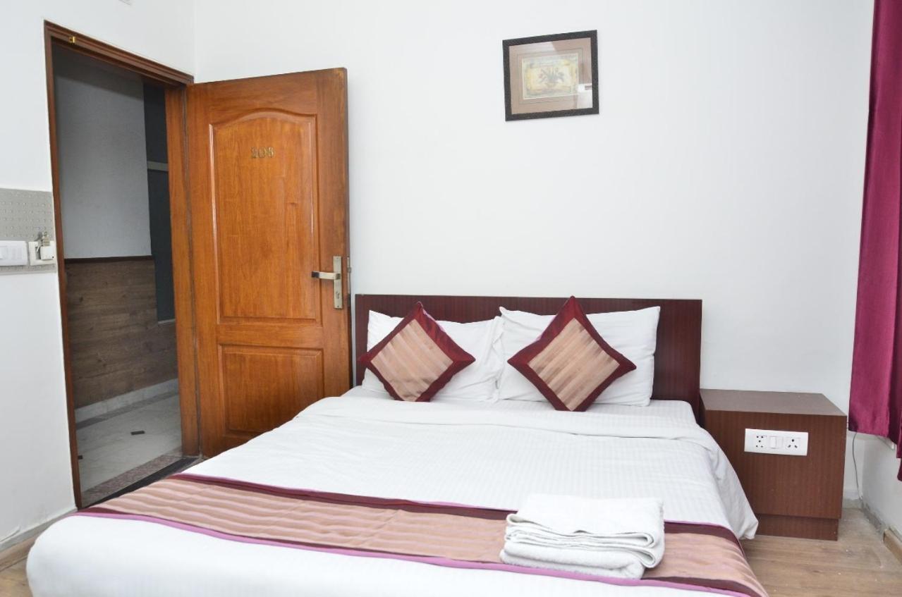 Ddr Hotel Residency Ґурґаон Екстер'єр фото