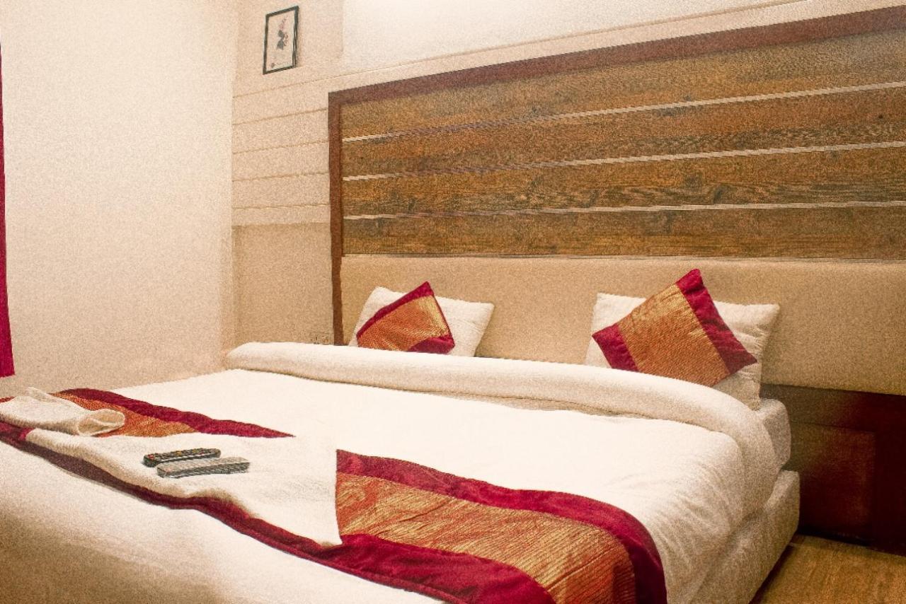 Ddr Hotel Residency Ґурґаон Екстер'єр фото