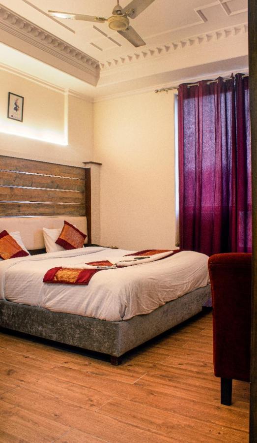 Ddr Hotel Residency Ґурґаон Екстер'єр фото