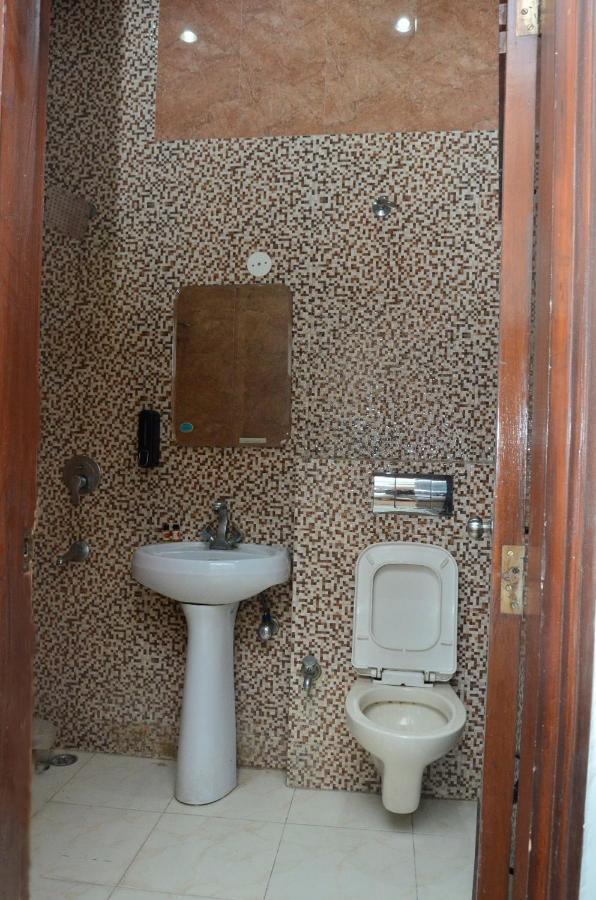 Ddr Hotel Residency Ґурґаон Екстер'єр фото