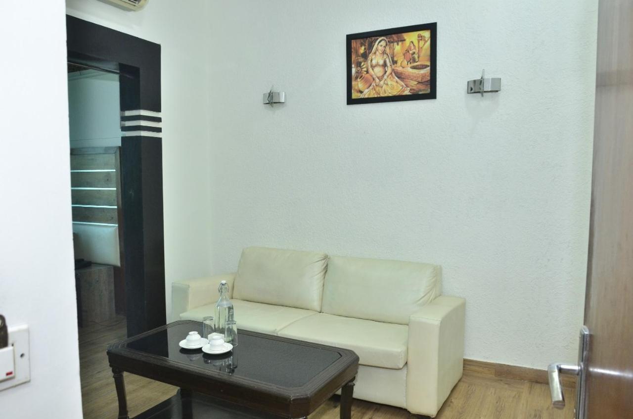 Ddr Hotel Residency Ґурґаон Екстер'єр фото