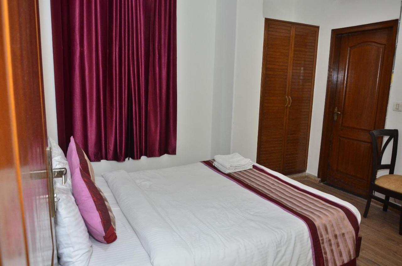Ddr Hotel Residency Ґурґаон Екстер'єр фото