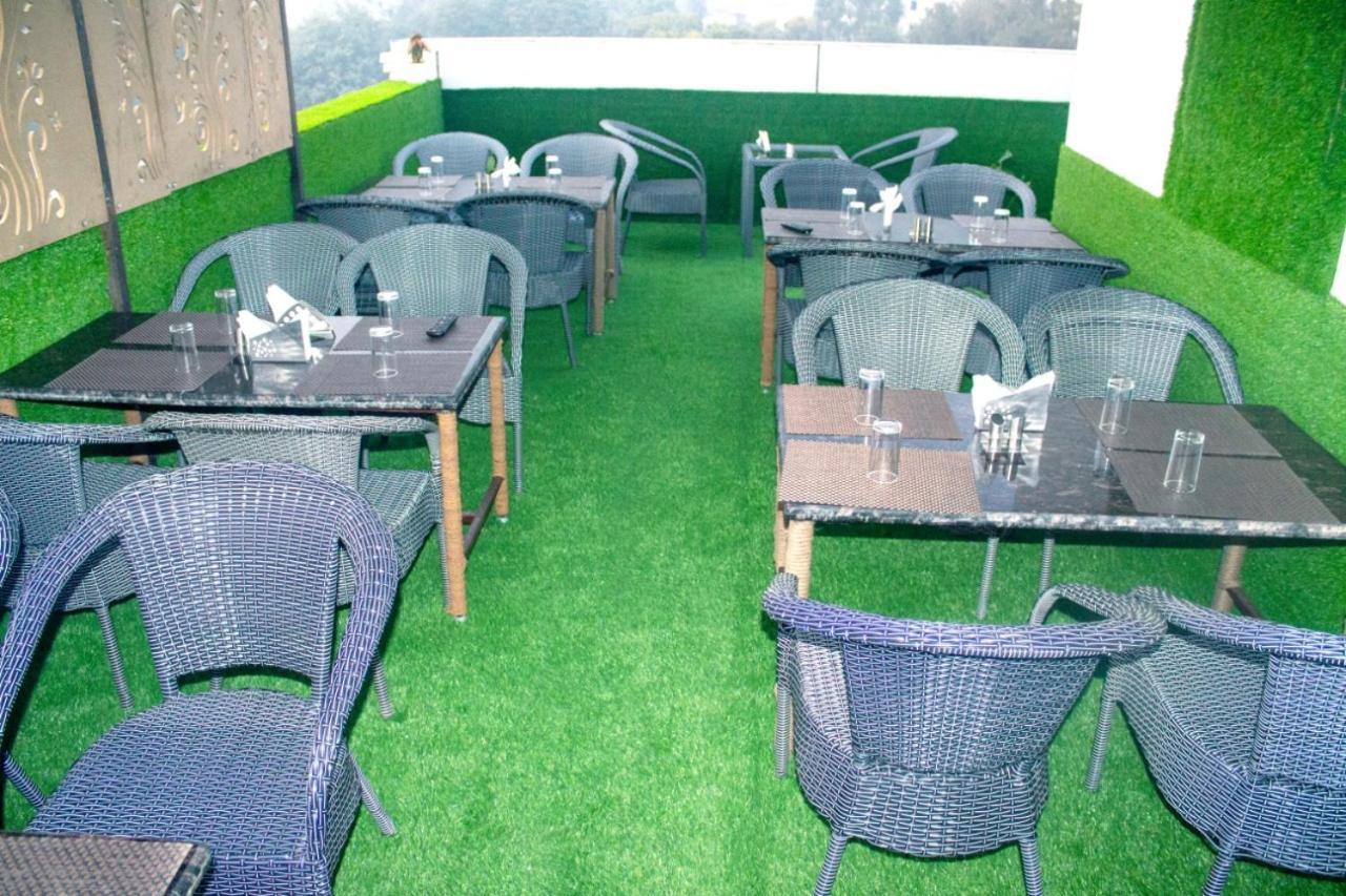 Ddr Hotel Residency Ґурґаон Екстер'єр фото